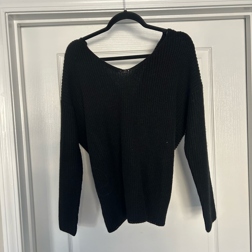 Vestique Black V-Neck Knit Sweater